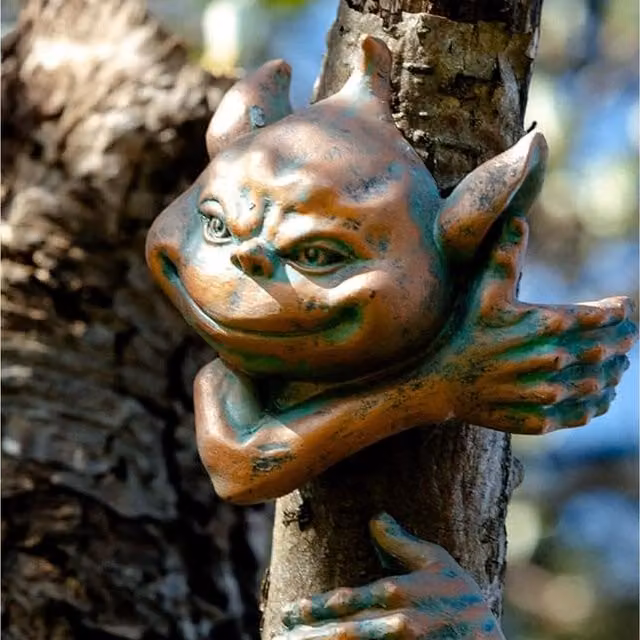 Garden Mile Goblin Tree Peeker in Bronze Effect