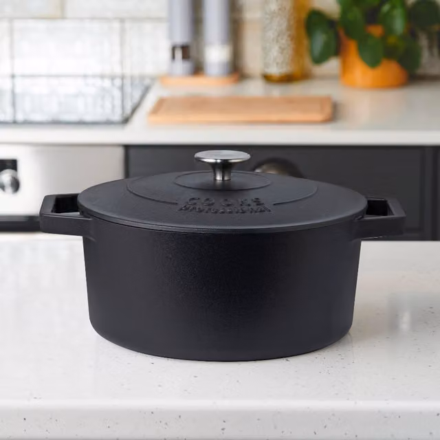 Cooks Professional 26cm Cast Iron Casserole Dish, Black