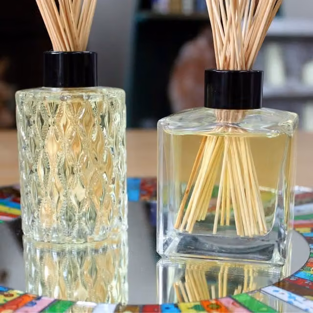 KDMK Square Glass Reed Diffuser Bottle with Cap and Plastic Plug, Transparent and Black