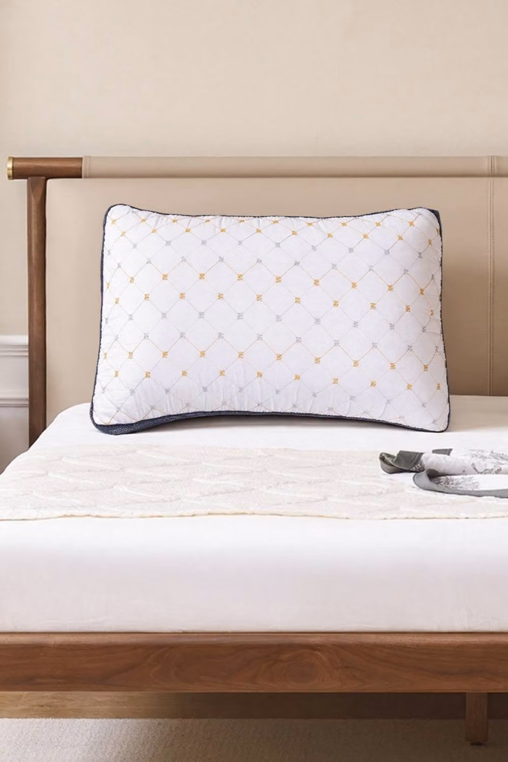 Garden Sanctuary Height Adjustable Microfibre and Polyester Pillow Insert in White – 2