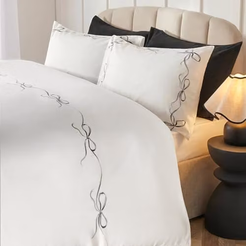 OHS Reversible Bow Border Microfibre Duvet Cover and Pillowcase Set, White and Black, W/D/H: 200 x 200 cm – 1