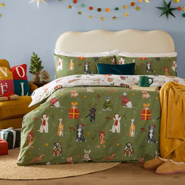 Furn Christmas Pawty Reversible Duvet Cover Set in Green, Single (90 x 200 cm)
