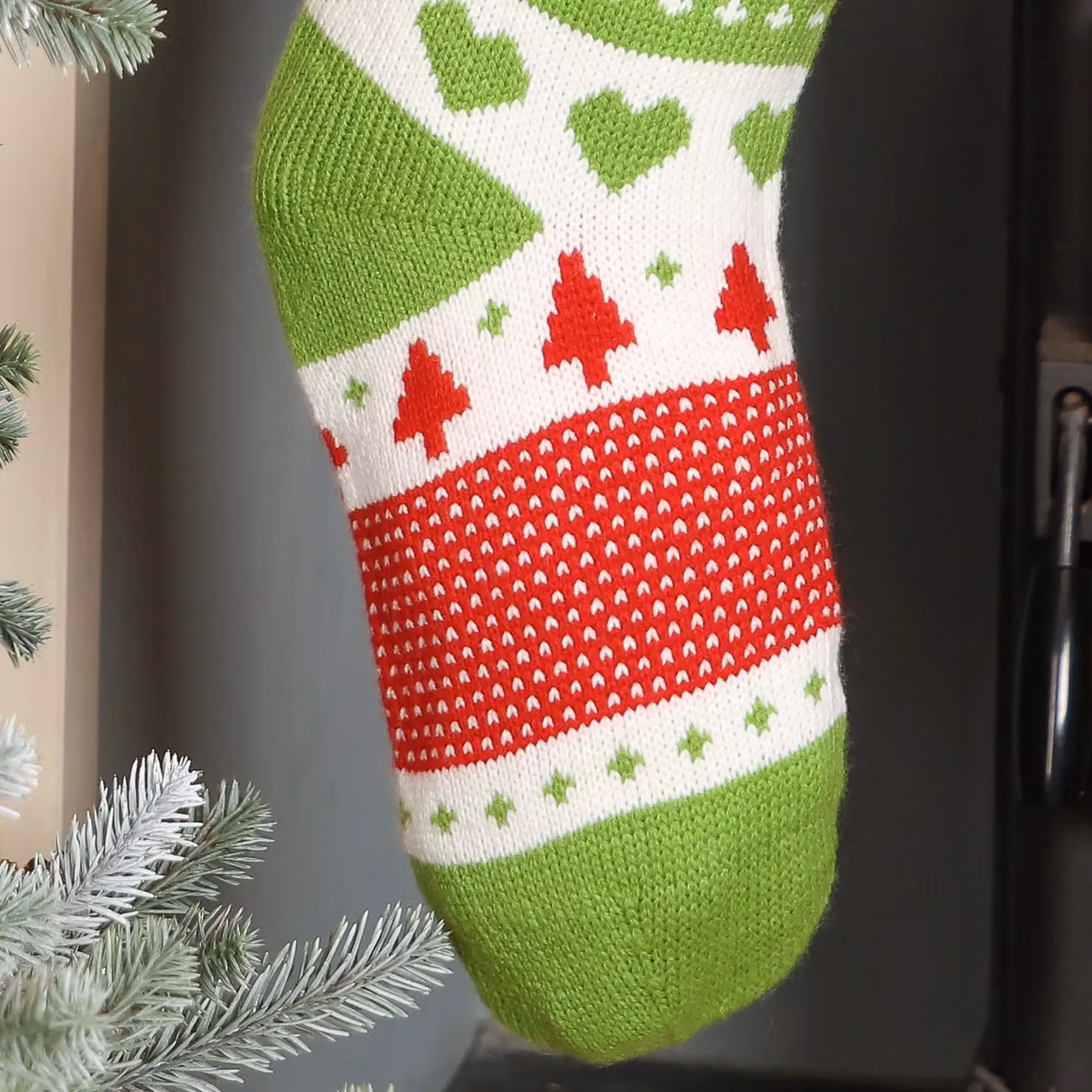 Dibor Set of 2 Traditional Green Fair Isle Christmas Decoration Gift Bags in Red, White and Green Textile – 3