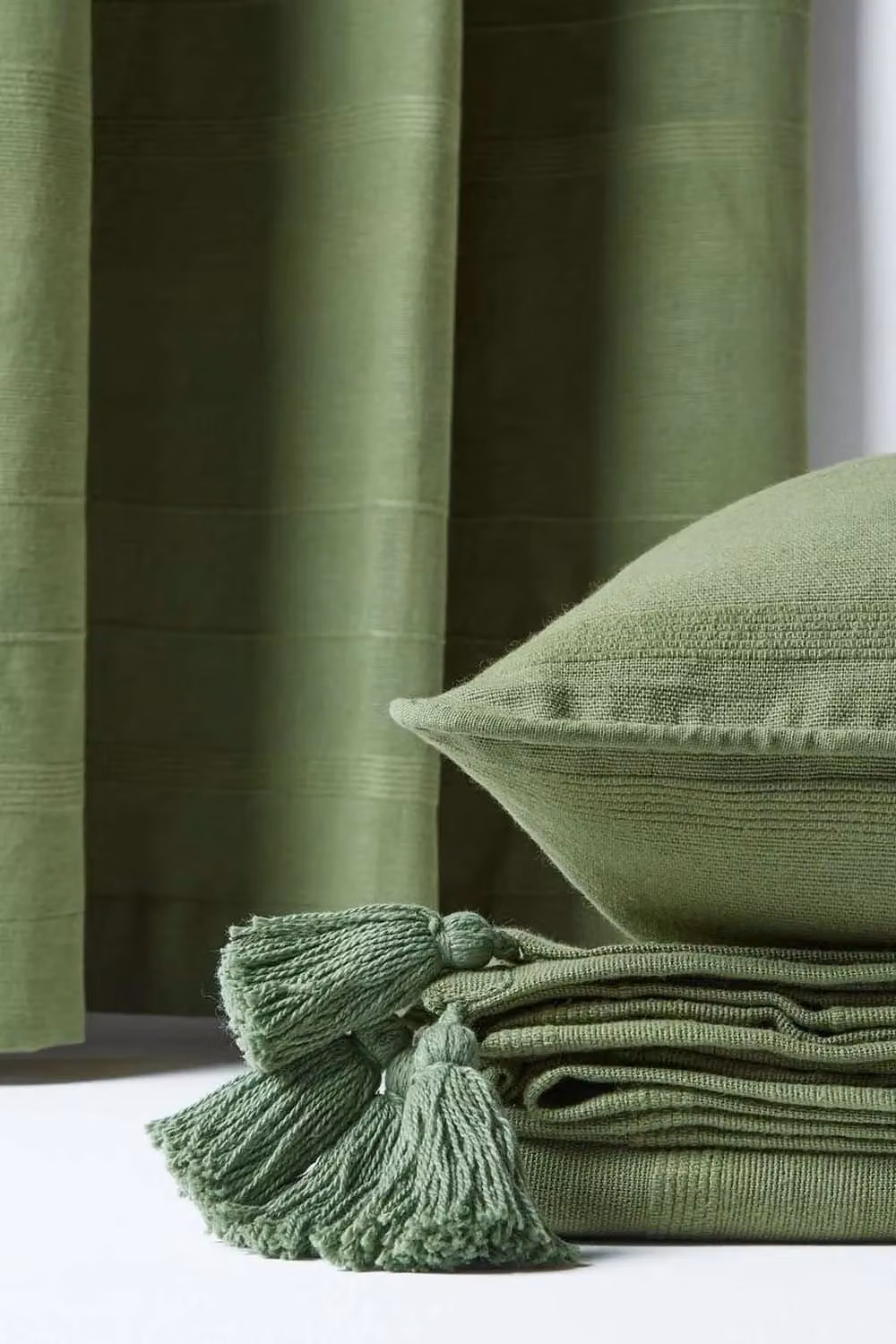 Homescapes Rajput Ribbed Cotton Cushion Cover in Dark Olive Green, W/D/H: 60 x 60 x 60 cm – 3