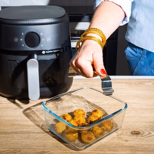 Pyrex Transparent Glass Single Airfryer Basket with Handles and Stainless Steel Trim