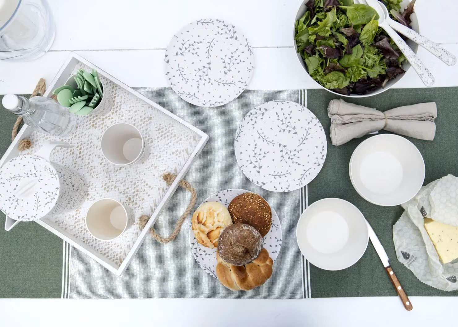 Natural Elements Plastic Salad Servers in White – 2