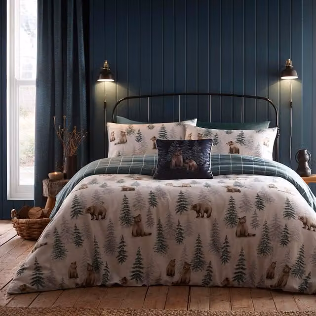 Dreams & Drapes Bear Walks Reversible Flannelette Cotton Duvet Cover Set in Green and Beige, W/H: 90 x 200 cm