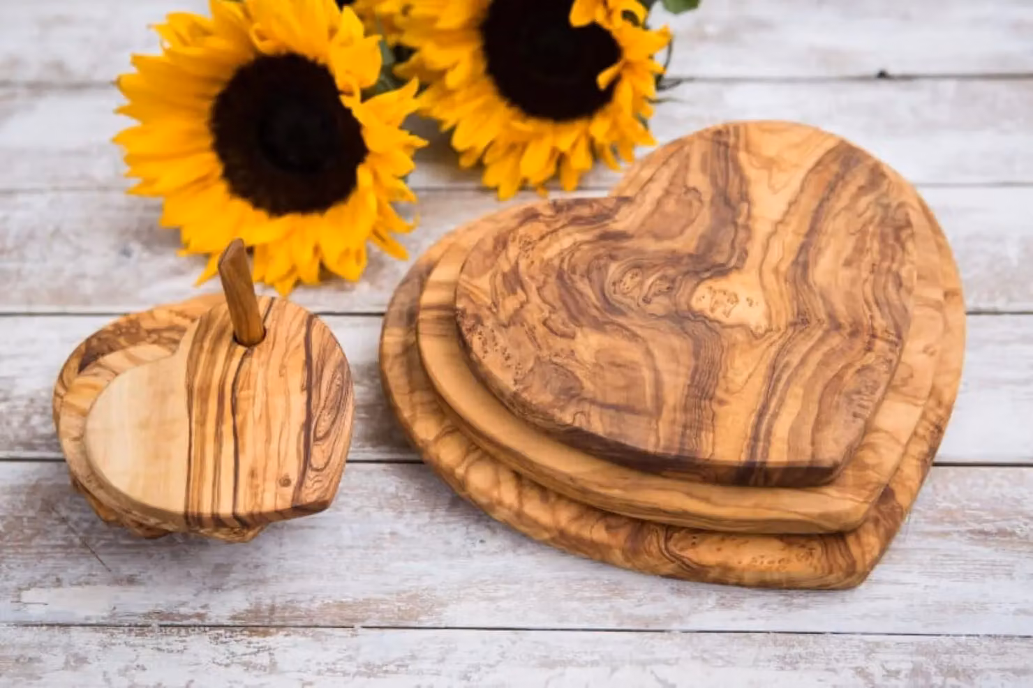 Verano Spanish Ceramics Handmade Heart Shaped Olive Wood Serving Board in Natural Brown, Length: 24 cm – 2