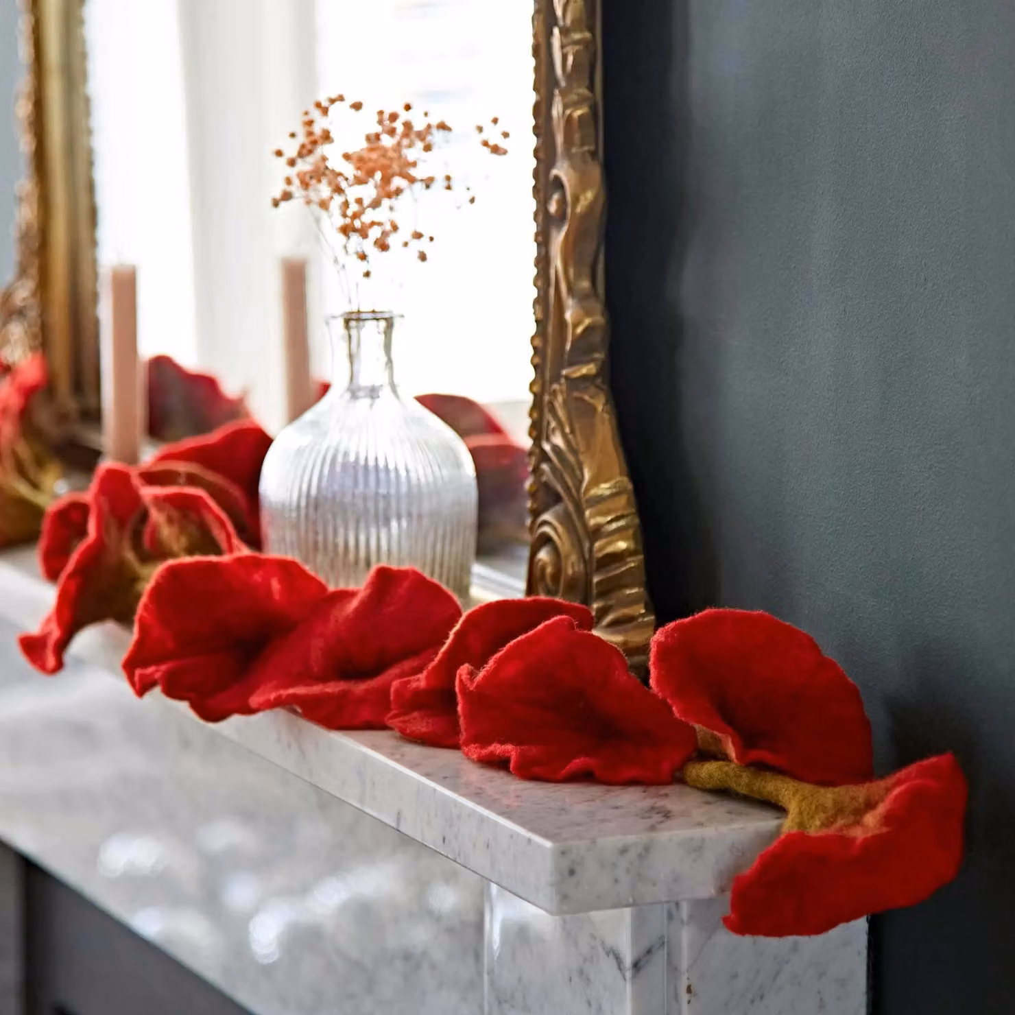 Paper High Handcrafted Felt Flower Garland in Red, 160 cm Long with 20 Flowers – 2