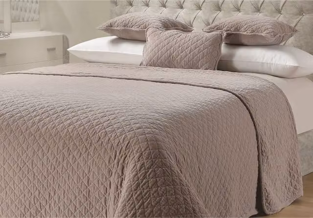 Sweet Dreams Quilted Cotton Velvet Throw in Beige and Yellow, W/D/H: 265 x 265 x 265 cm
