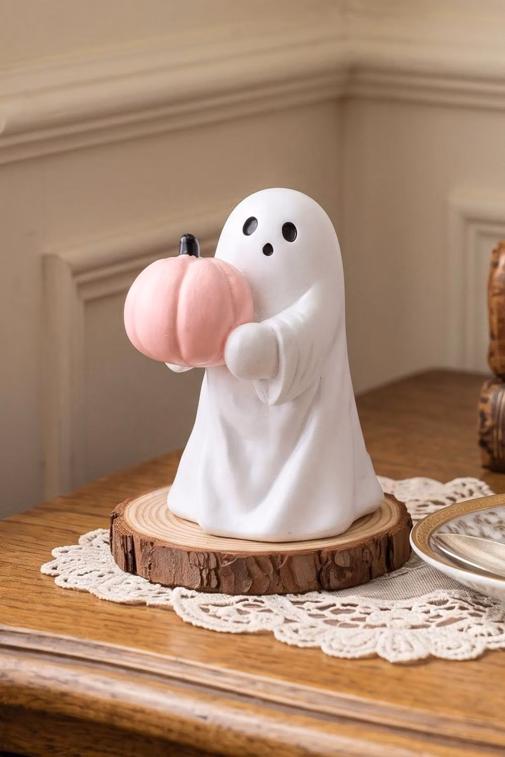 Living and Home White Ceramic Ghost Hugging Pumpkin Halloween Figurine – 2