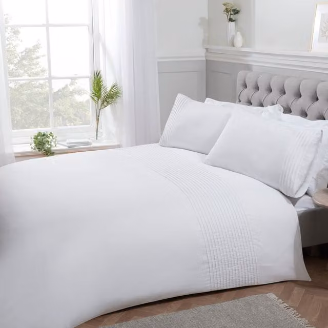 Smart Living Luxury Pintuck Pleated Striped Panel Duvet Cover and Pillowcases in White, Super King, 200 x 200 cm