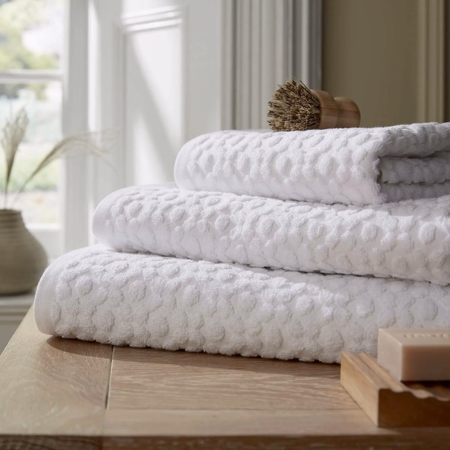Murmur Fae Sculpted White Cotton Terry Bath Towel – 2