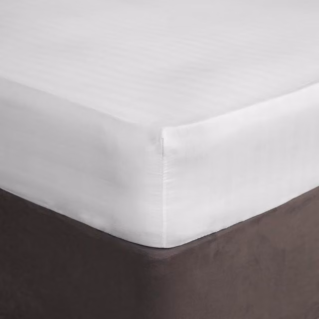 Brentfords White Satin Stripe Microfibre Fitted Bed Sheet, W/D/H: 140 x 200 cm