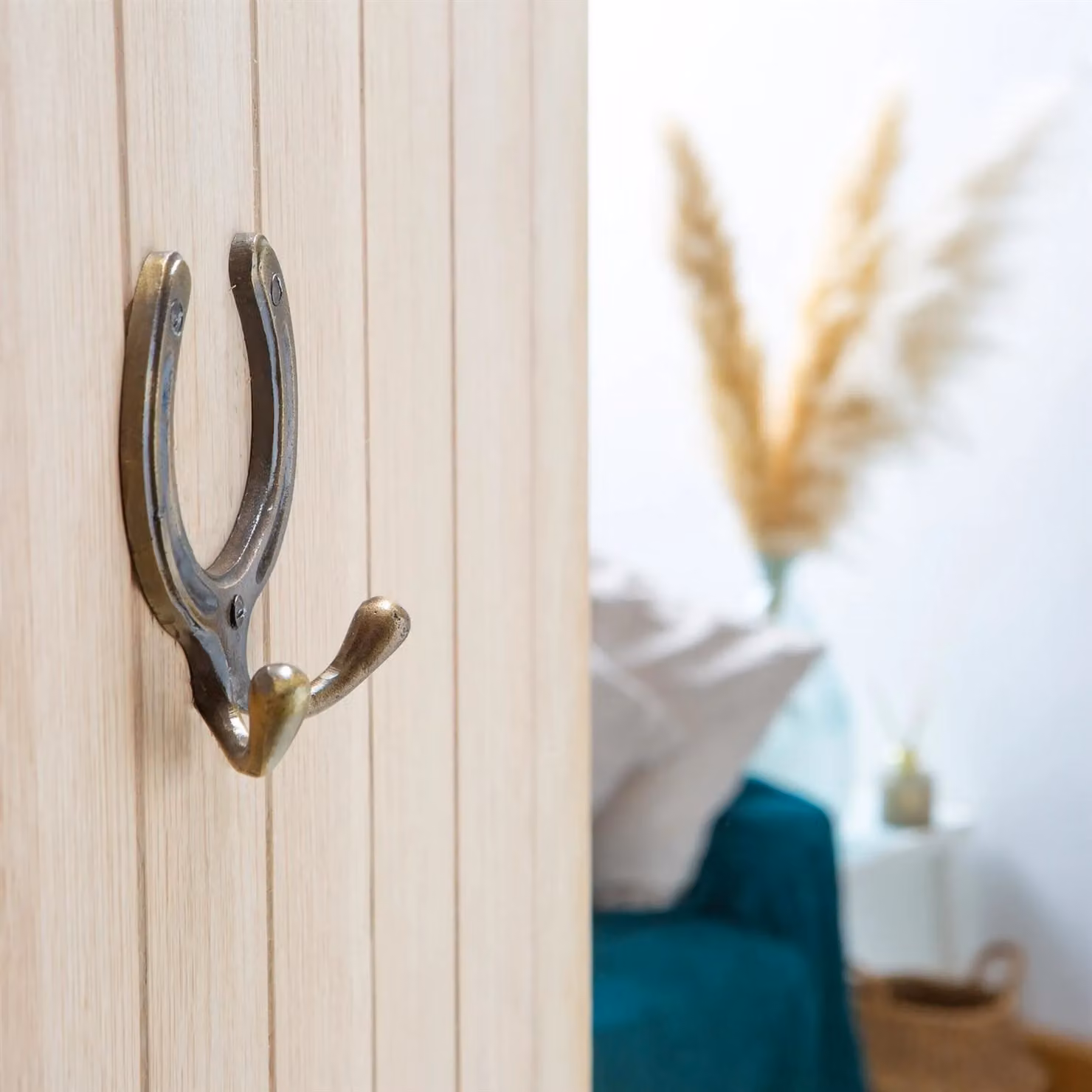 Hammer and Tongs Horse Shoe Double Coat Hook, Pack of 10, Black and Gold, W: 100 mm, H: 110 mm – 6