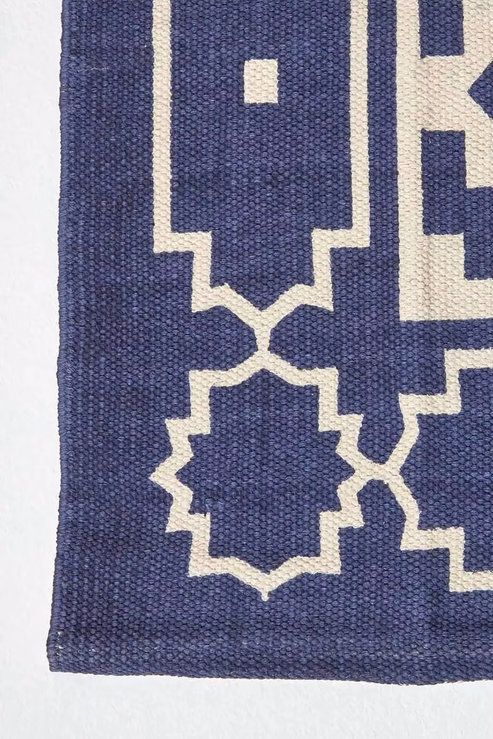 Homescapes Halmstad Geometric Printed Cotton Rug in Blue and White, W: 120 cm, L: 170 cm – 3