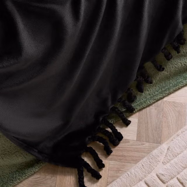 OHS Ultra Soft Tassel Throw in Black
