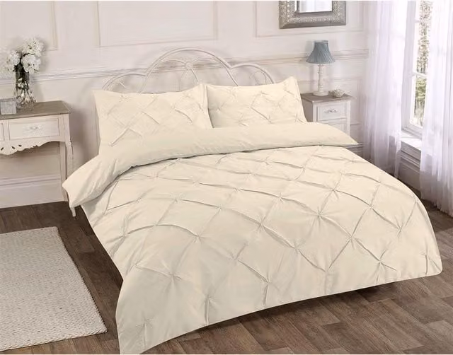 Homespace Direct Ltd Pintuck Pleated Duvet Cover and Pillowcase Set in Beige or Yellow, W/D/H: 200 x 200 cm, Pillowcase: 50 x 75 cm