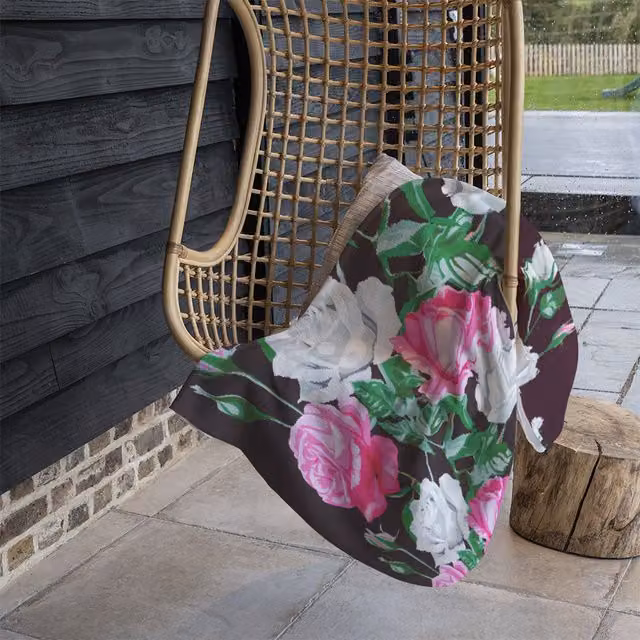 Benjamin Tate Design Pink and White Floral Fleece Blanket in Black, W/D/H: 120 x 150 cm – 1