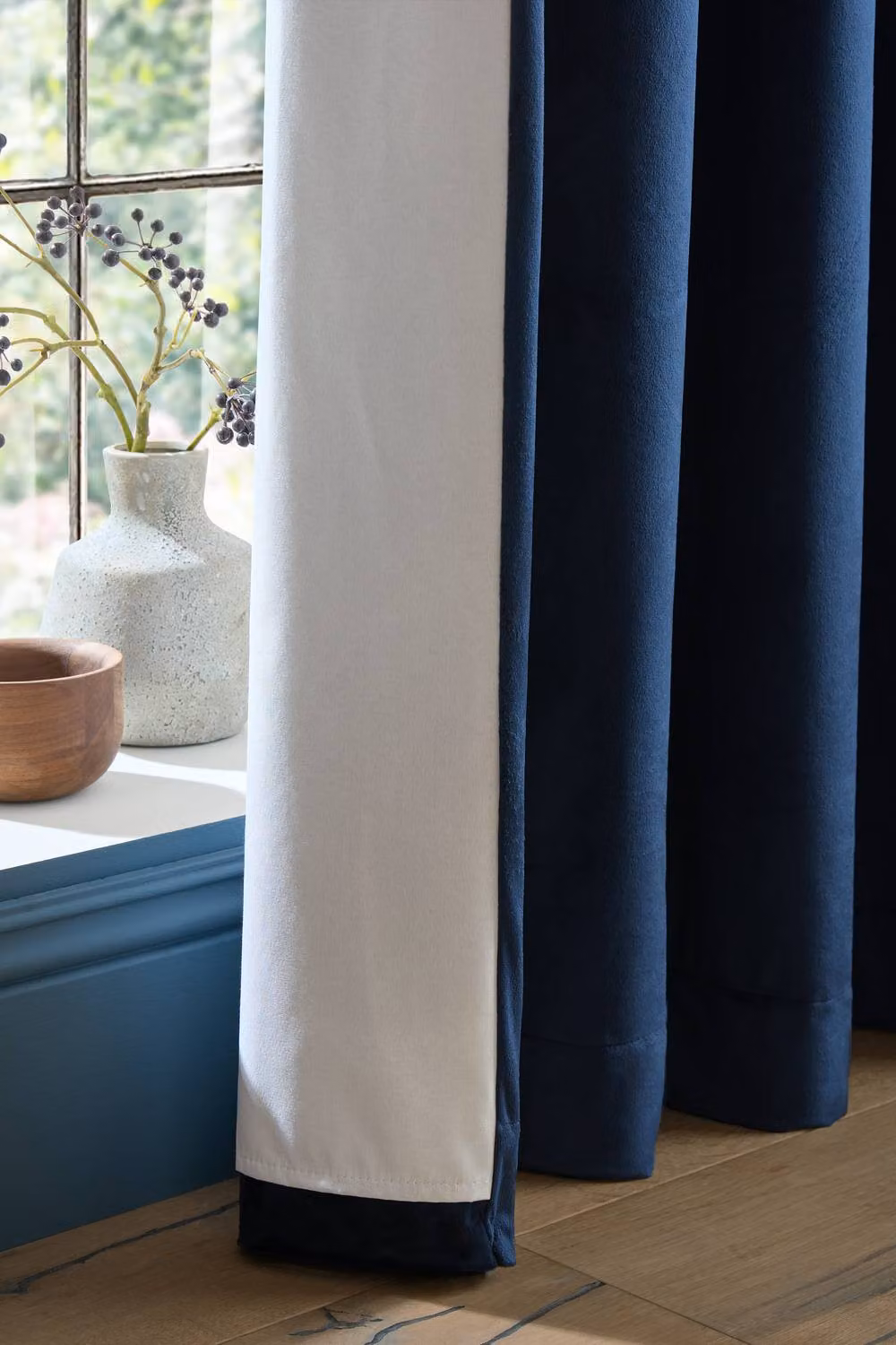 Catherine Lansfield Super Thermal Blackout Matt Velour Eyelet Curtains in Navy, Width: 168 cm, Drop: 229 cm – 3