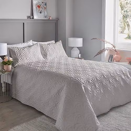 Dreams & Drapes Serene Cavali Silver Quilted Microfibre Polyester Bedspread W/D/H: 230 x 230 x 1 cm