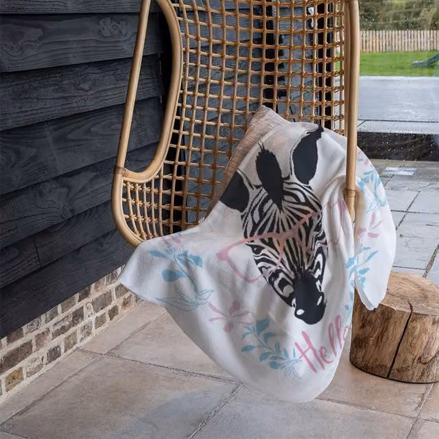 Benjamin Tate Design Hello Zebra Fleece Blanket in Pink and Beige, W/D/H: 120 x 150 cm
