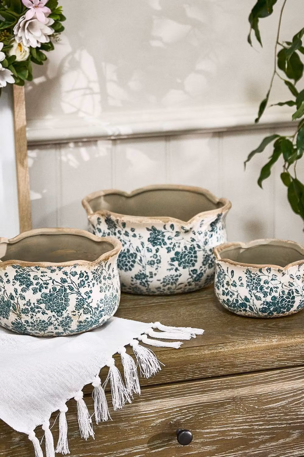 Dibor Set of 3 Vintage Fiorella Floral Ceramic Tabletop Flower Planters in Petrol and Beige – 3