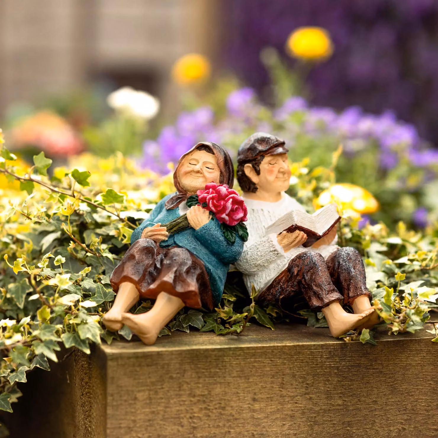 Marco Paul Multicolour Grandparent Solar Garden Ornament Statue in Resin – 4