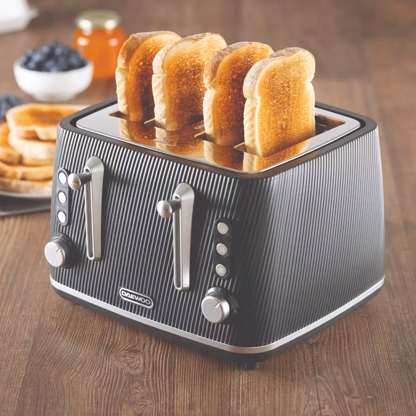 Daewoo Cascade 4-Slice Toaster with Ridge Textured Finish in Black – 3