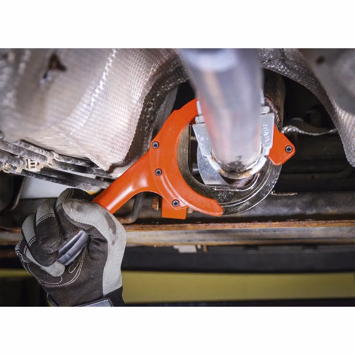 Loops Ratcheting Exhaust Pipe Cutter in Orange and Multicolour with 67mm Cutting Capacity and 3mm Max Pipe Thickness – 2