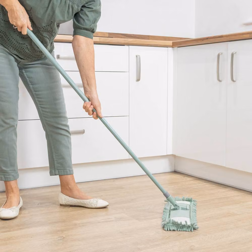 JVL Extendable Chenille Mop with 2 Microfibre Replacement Heads in Green – 3