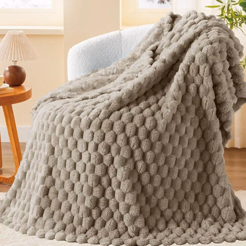 Velosso Chunky Popcorn Faux Fur Blanket in Beige, W: 150 cm, D: 200 cm – 2