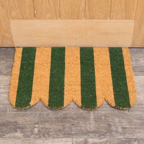 Melody Maison Rectangular Green and Beige Striped Coir Doormat with Scallop Edge W/D/H: 60 x 40 x 1.5 cm – 1