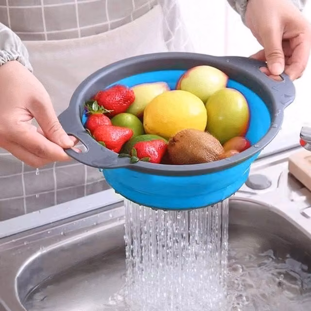 Livingandhome Collapsible Round Silicone Colander with Handles, Blue
