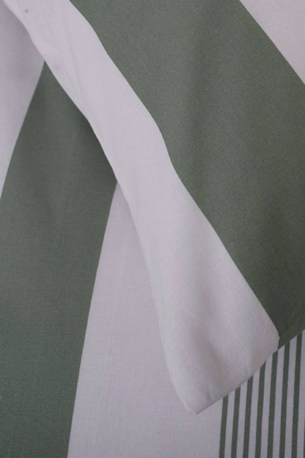 The Lyndon Company Next Level 100% Cotton Striped Duvet Cover Set with Button Detail in Green, W: 180 cm x H: 200 cm – 2