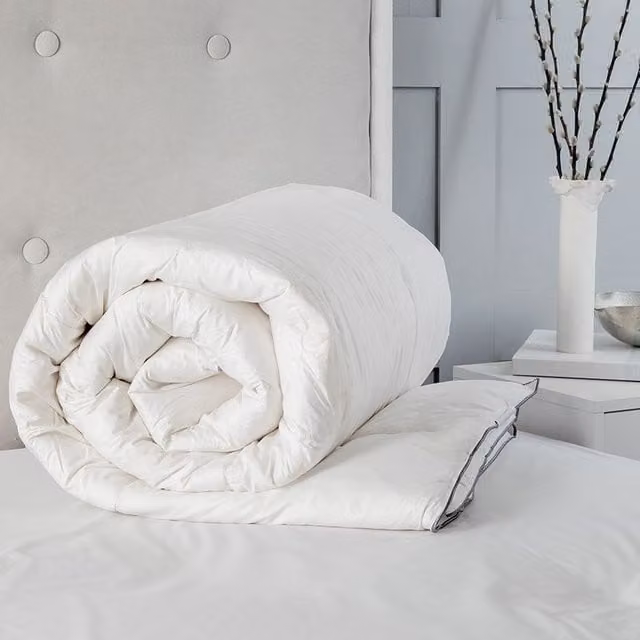 Snug City Luxury 13.5 Tog Duck Feather and Down Duvet with 100% Cotton Cover, White, W: 200 cm, L: 220 cm