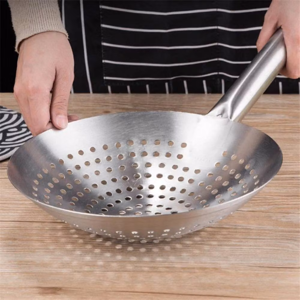 FLAVORA Silver Stainless Steel Round Fine Mesh Colander Scoop with Long Handle, 22 cm – 4