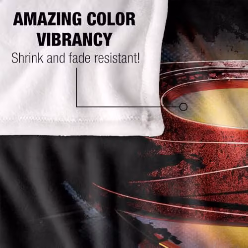 DC Comics Superman Man of Steel Grungy Shield Super Soft Microfibre Throw Blanket, White, W: 152 cm, D: 127 cm – 3