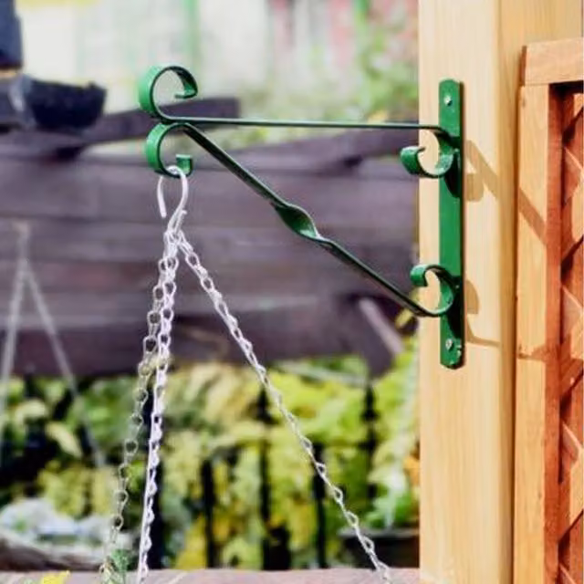 Ambassador Green Metal Hanging Basket Bracket and Support for Ornamental Gardens, 25 cm