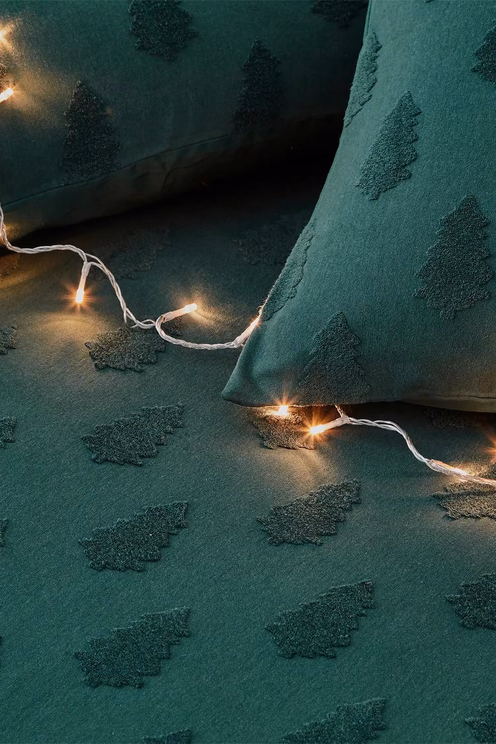 The Linen Yard Tufted Tree Festive 100% Cotton Percale Duvet Cover Set in Green, W/D/H: 220 x 200 x 260 cm – 3