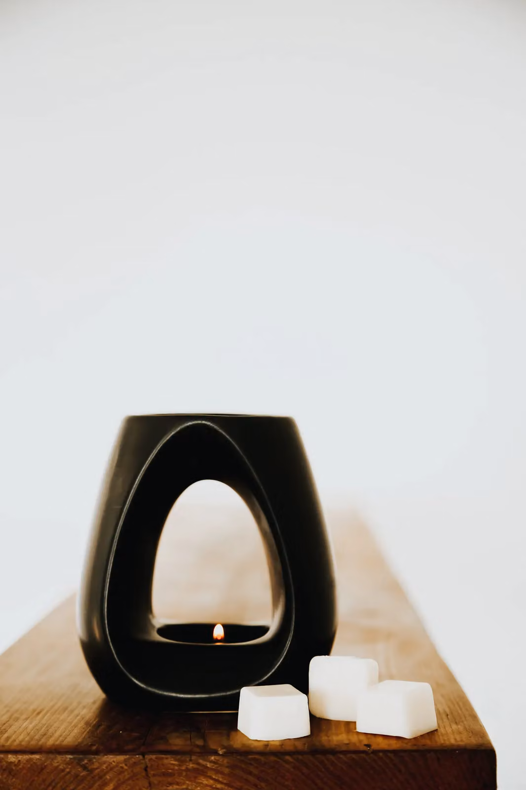 Imvelo Candle Co Coconut and Lime Ceramic Burner Gift Box in Black – 2