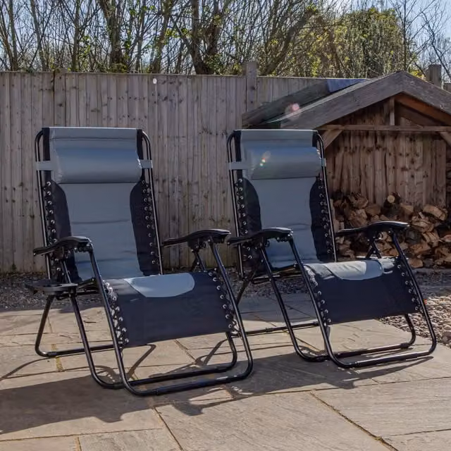 Samuel Alexander Set of 2 Luxury Padded Multi Position Zero Gravity Garden Relaxer Lounger Chairs in Grey and Black