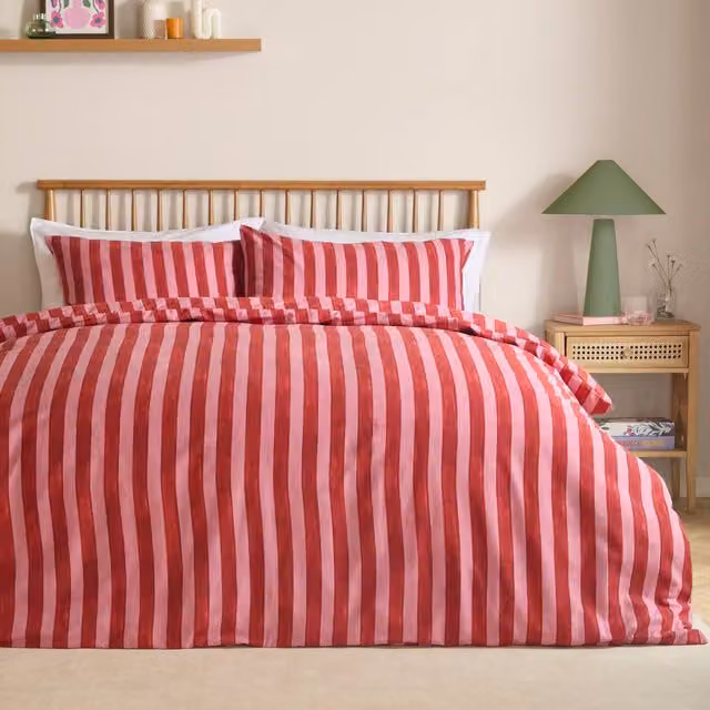 Furn Reversible Striped Duvet Cover Set in Pink and Red, Single