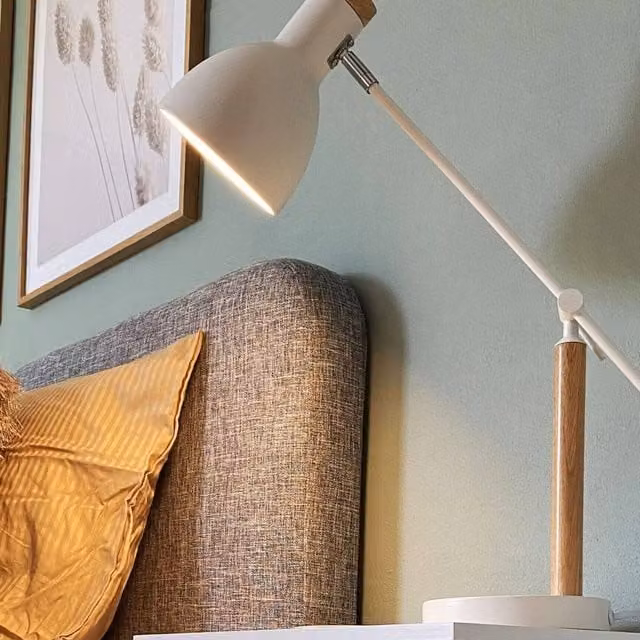 Wyld and Coco White Metal and Wood Table Lamp with Adjustable Crane Arm, Height: 50 cm – 1