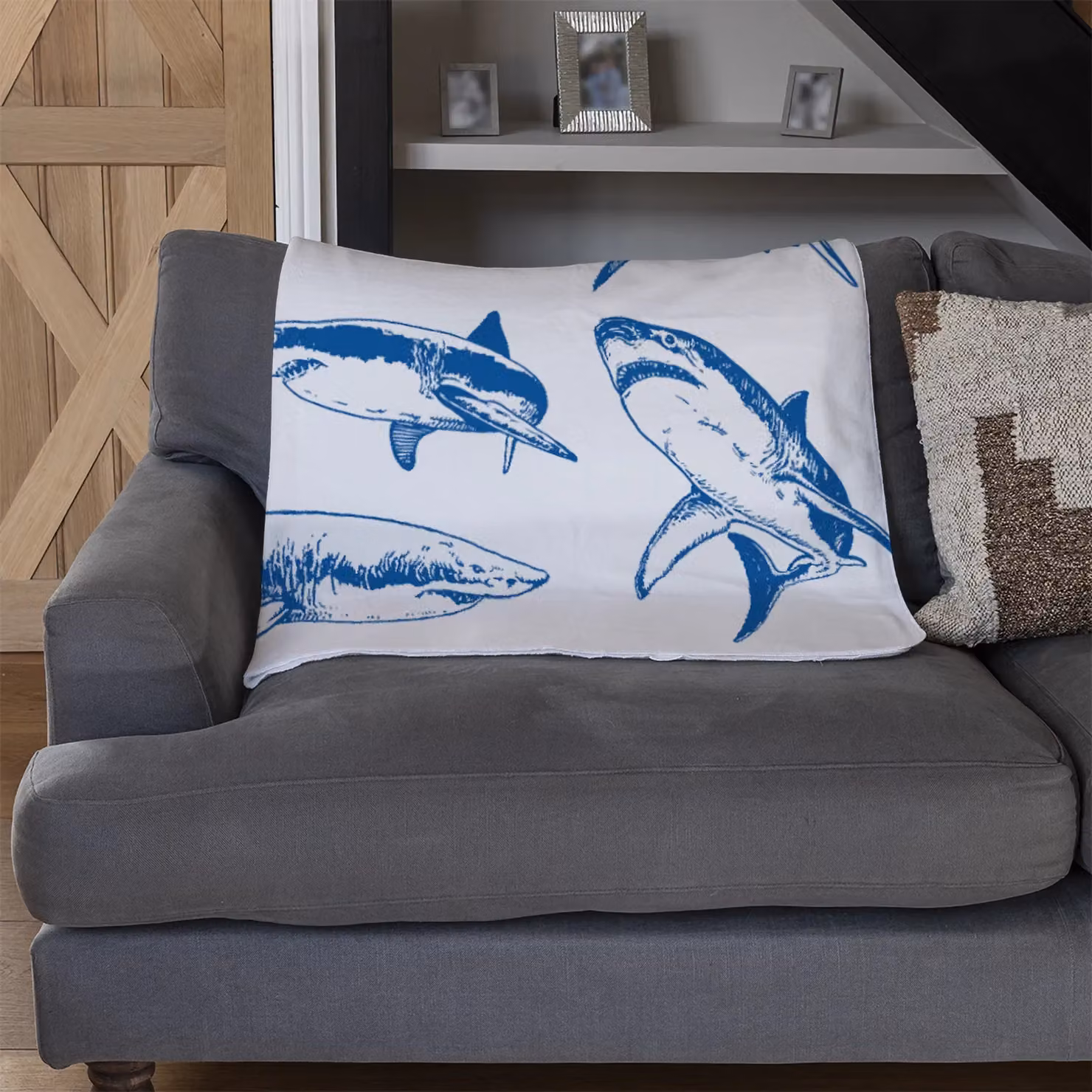 Benjamin Tate Design Graphical Blue Sharks Fleece Blanket in Natural, W/D/H: 120 x 150 cm – 3