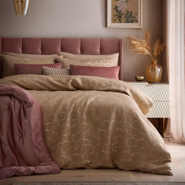 Soiree Ginko Jacquard Reversible Floral Duvet Cover Set in Beige, W/H: 180 x 200 cm
