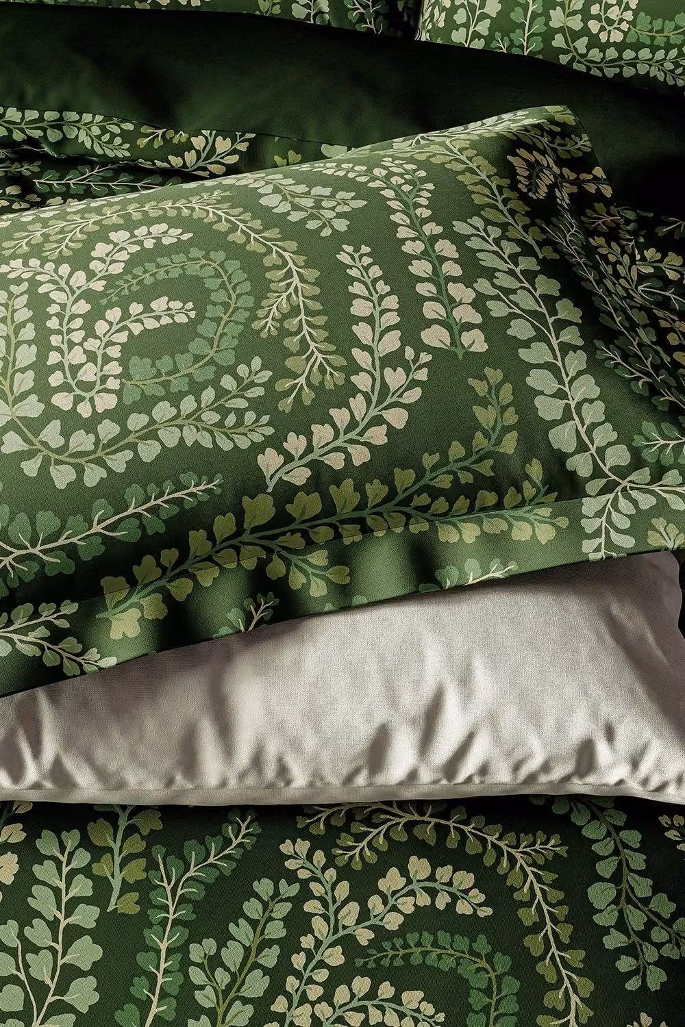 Harlequin Fayola Cotton Mako Satin Duvet Cover and Pillowcase Set in Green Floral Design, W: 140 cm, H: 200 cm – 4