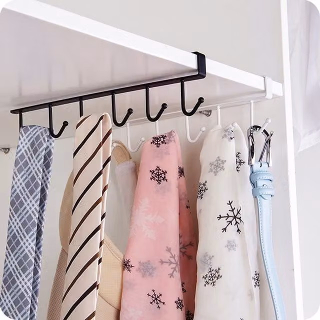 Livingandhome Black Metal Wall-Mounted Under Cabinet Cup Hanger Rack