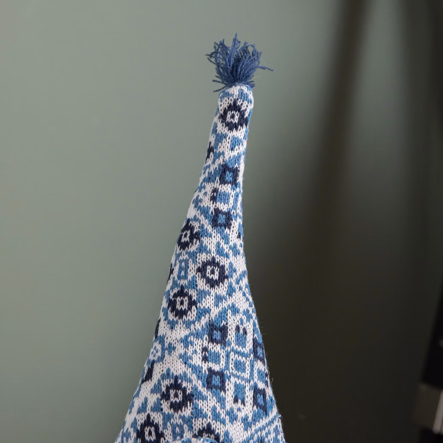 Samuel Alexander Battery Operated Light Up Sitting Christmas Gonk in Blue and White, Height: 35 cm – 3