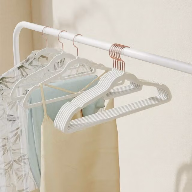 SONGMICS Non-slip Velvet Clothes Hangers with Tie Bar and Swivel Hook, White and Gold, Pack of 50